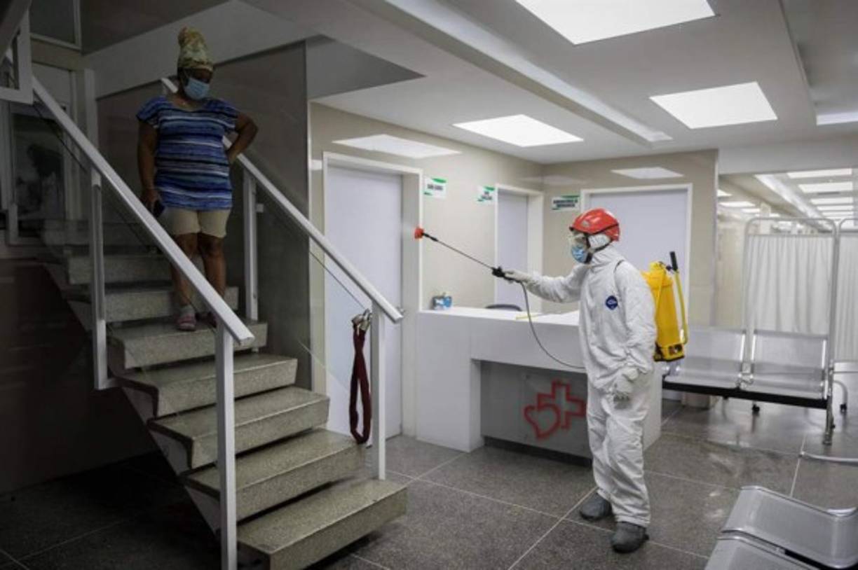 Luego de que el#CoronavirusParty se convirtiera en tendencia en Twitter, Maduro intentó restar importancia a la situación. '¿Por qué van a criticar una fiesta?... No sabían que estaban enfermos', agregó el mandatario.