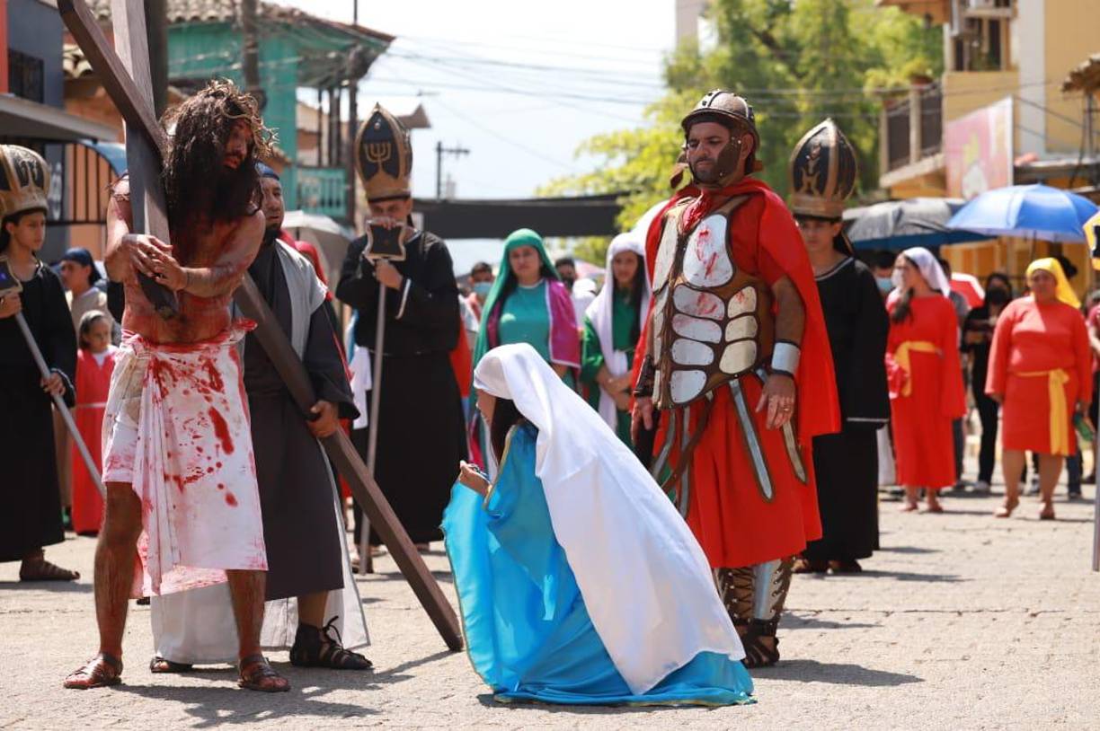 Viacrucis en Trinidad, Santa Bárbara. Fotografía: La Prensa / Melvin Cubas