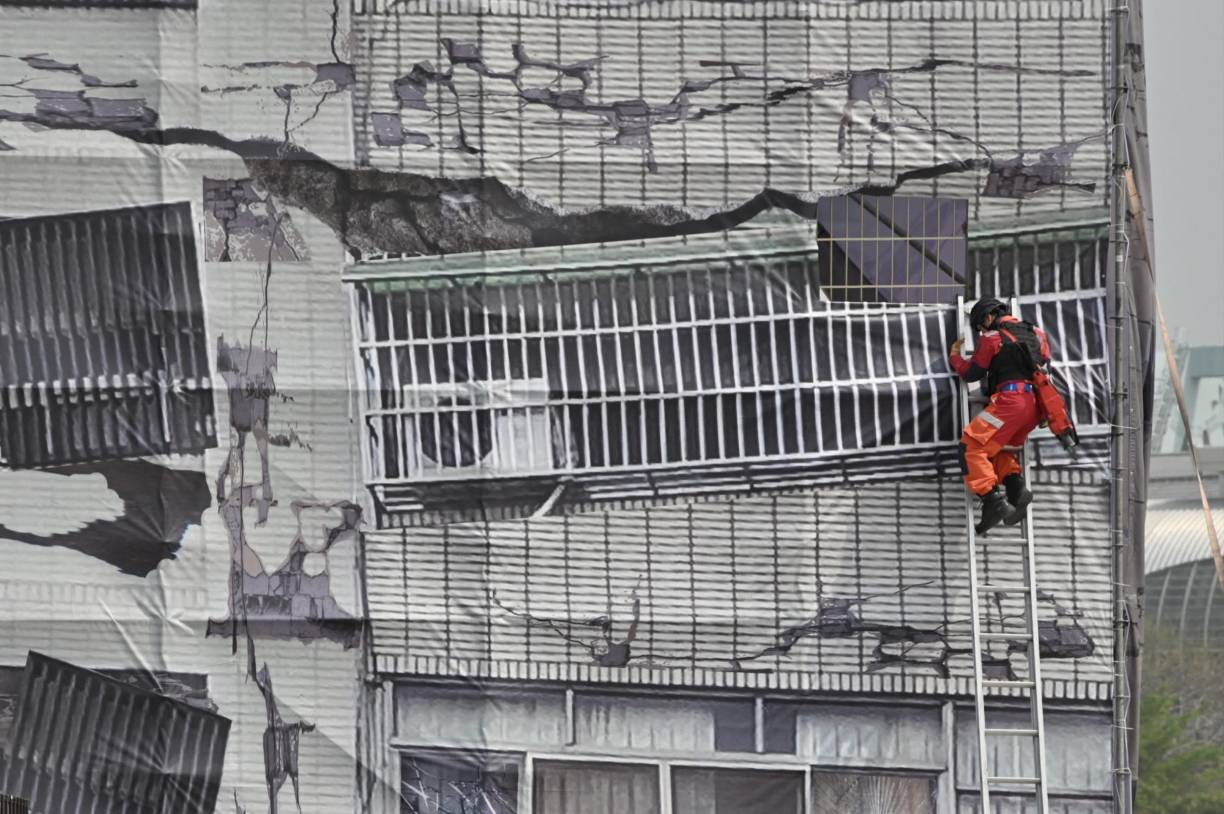 Más de 1,000 voluntarios representaron este abanico de posibles catástrofes en la ciudad de Taichung, en el centroeste de la isla, apenas tres días después de que <b>China</b> terminara sus maniobras militares alrededor de <b>Taiwán</b>.