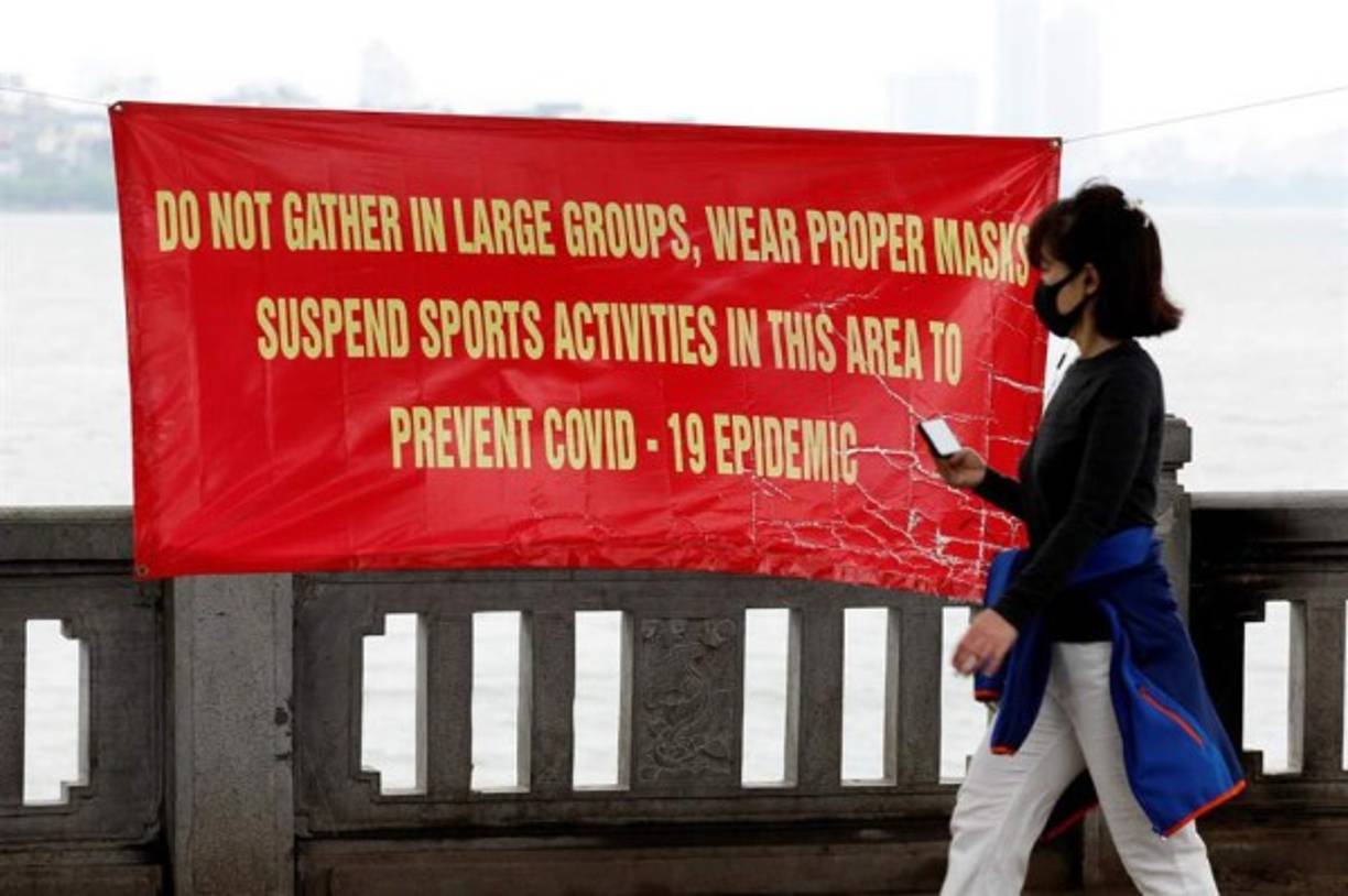 Desde los primeros días de febrero, Vietnam suspendió todos sus vuelos hacia y desde China, y casi cerró a cal y canto su extensa frontera terrestre, de 1.300 km de largo, con la República popular.