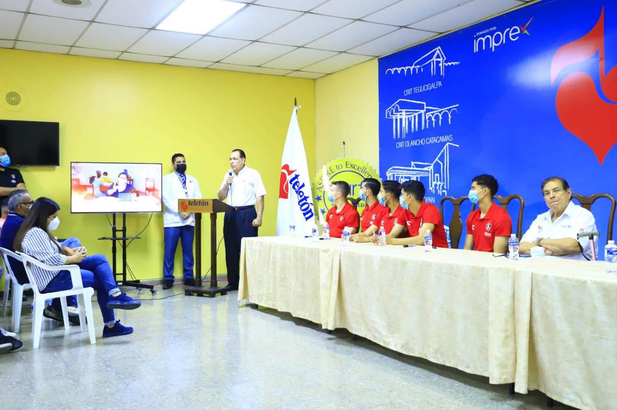 Un niño los sorprendió: La visita del Atlas a la Fundación Teletón