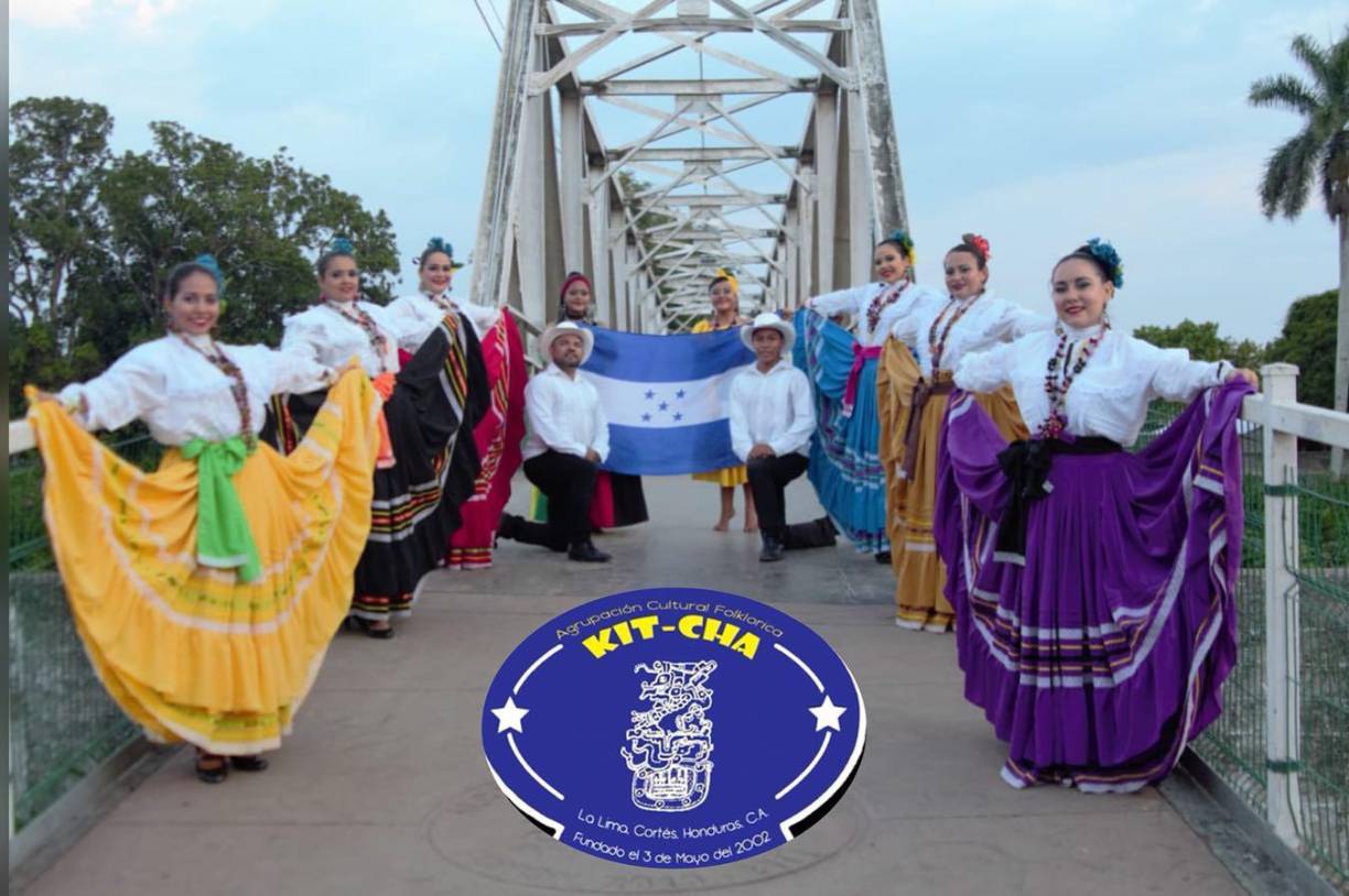 Kit-Cha es una palabra de origen lenca que significa rescatadores de cultura. El grupo ha estado conformado por integrantes de 4 hasta 40 años y se ha mantenido como uno de los más destacados de la zona norte. Es miembro de la CIOFF (Consejo Internacional de Organizaciones de Festivales de Folklore y de las Artes Tradicionales)