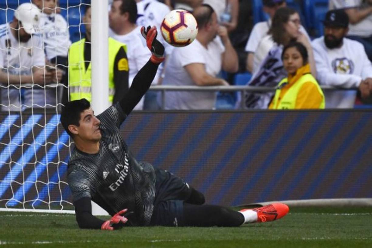 Courtois fue relegado al banquillo de suplentes y dejó horas antes del juego un mensaje en su cuenta de Twitter. 'Yo me centraré en lo que viene y haré todo lo que esté en mi mano para alcanzar el éxito en este hermoso club', dijo.