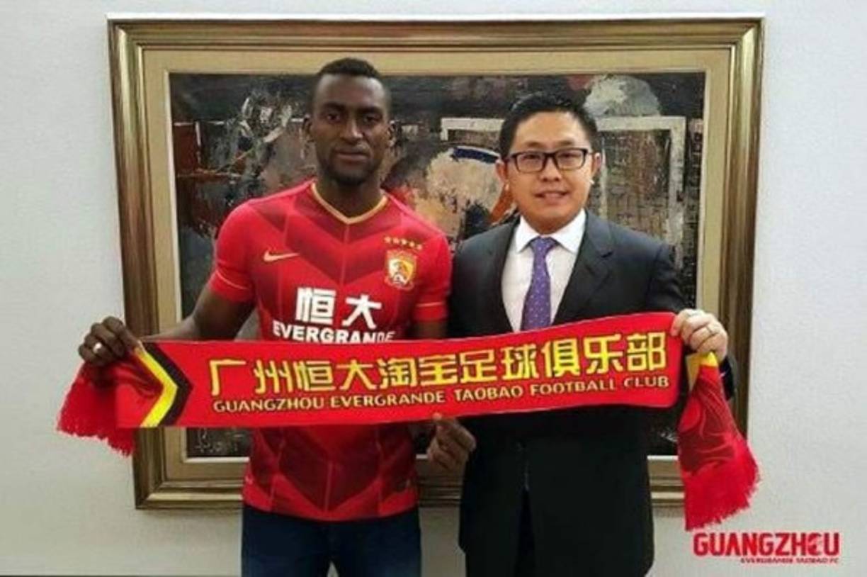 El colombiano Jackson Martínez dejó el Atlético de Madrid y fichó por el Guangzhou Evergrande de la Super Liga China. El acuerdo entre ambos clubes se ha cerrado en 42 millones de euros. Es el fichaje más caro en este inverno en todo el mundo.