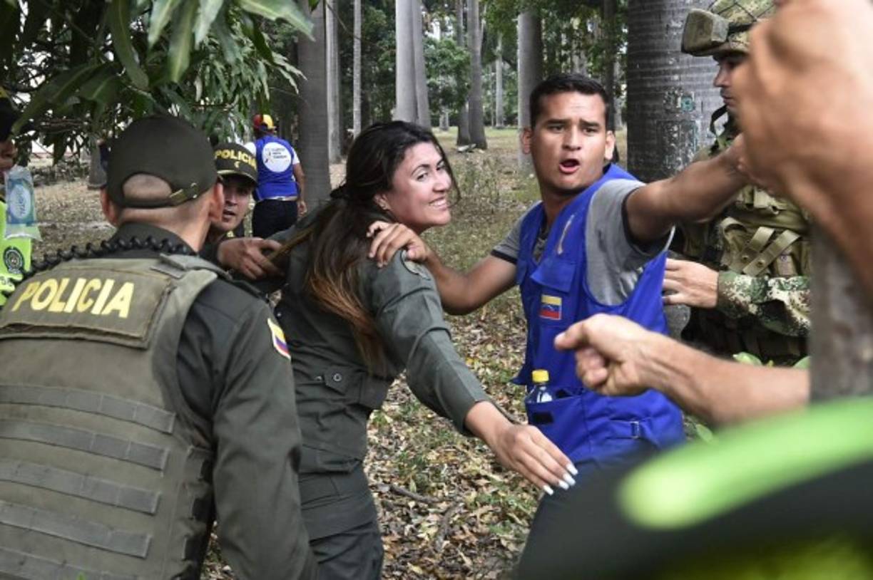 Varias mujeres de la GNB también huyeron de Venezuela hacia Colombia. Desde los violentos enfrentamientos del pasado sábado, ya son seis sargentos que han abandonado Venezuela en dirección a Brasil. Otros 156 policías y militares han dejado el país y se han marchado a Colombia.