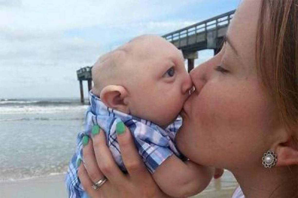 A su madre Brittany Buell le recomendaron que abortara, ella no quiso por su fe en Dios. Un año después presume como está su pequeño.