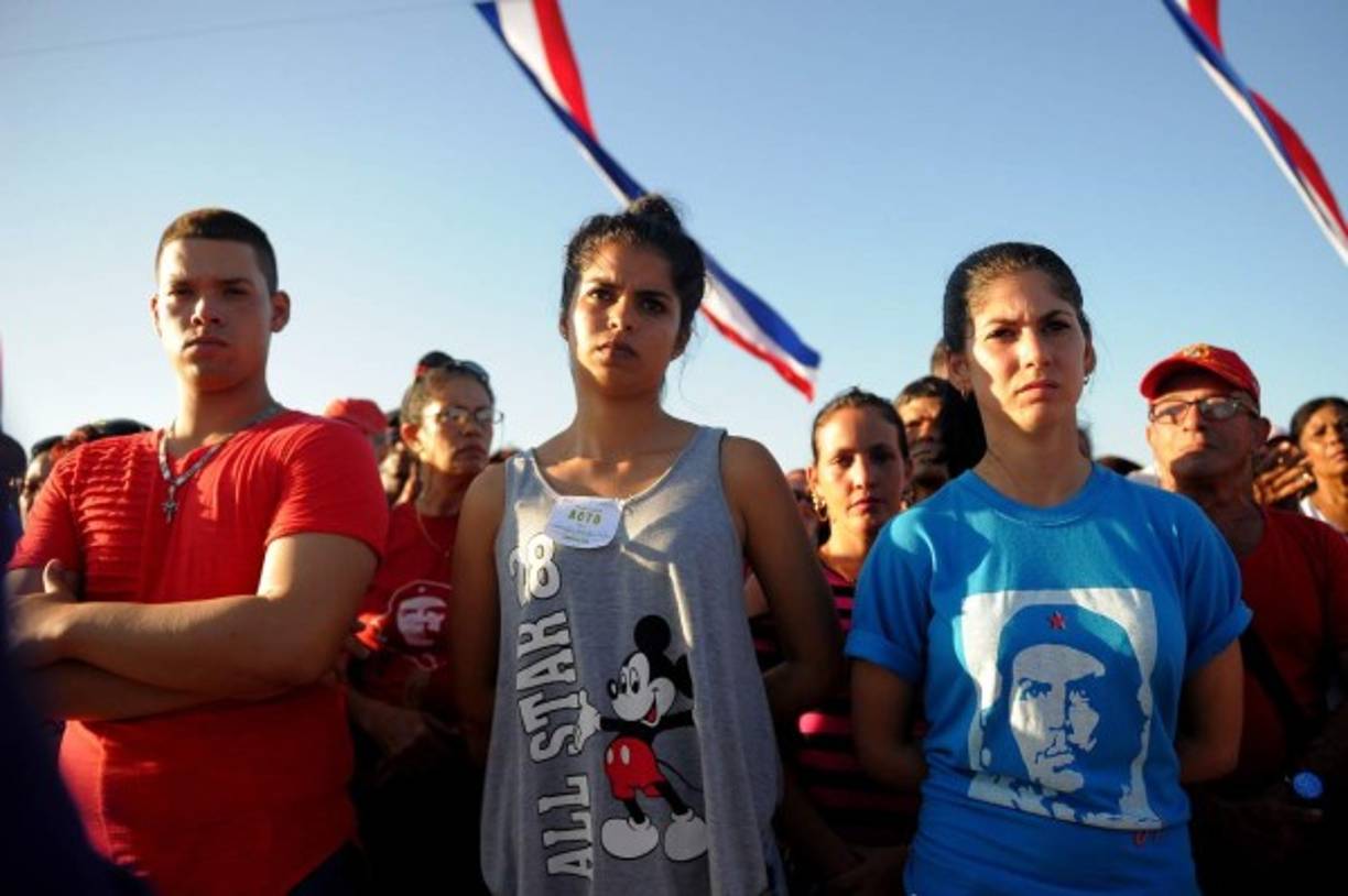 Jóvenes cubanos asistieron a los actos en memoria del Che organizados en Cuba.