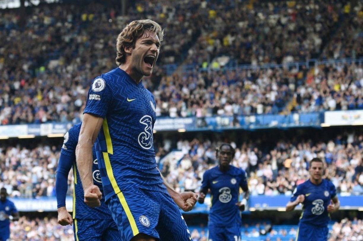 El FC Barcelona trabaja con el Chelsea para llevarse a Marcos Alonso. Sus representantes ya están en España y se espera que en las próximas horas se haga oficial su fichaje.