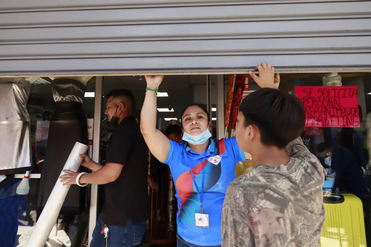 La policía antomotines desplegó operaciones en la tercera avenida para evitar los saqueos que rememoran a los ocurridos durante la crisis político-electoral de noviembre de 2017.