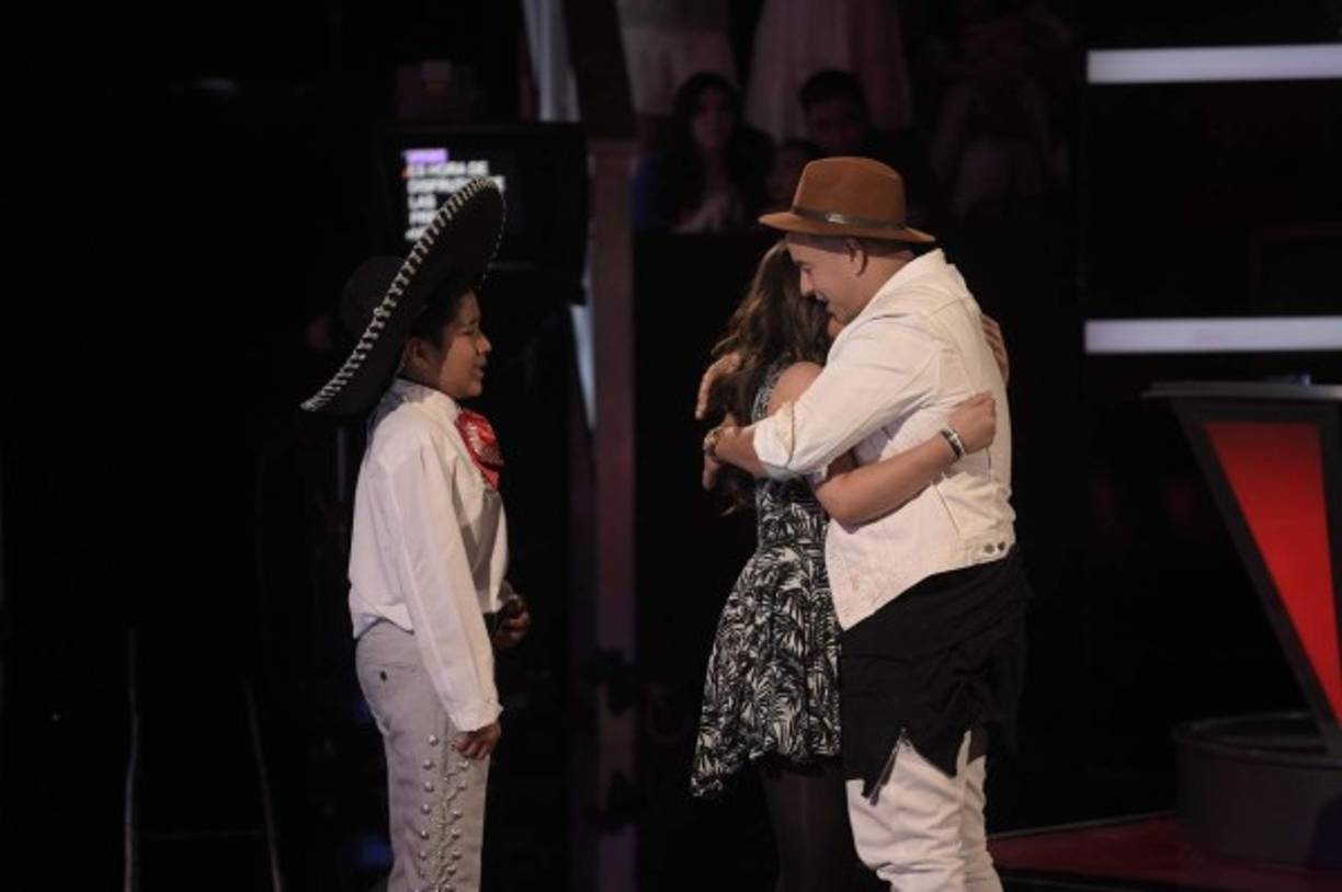 Los jóvenes eliminados Janely Rosa y Arnold Cruz.