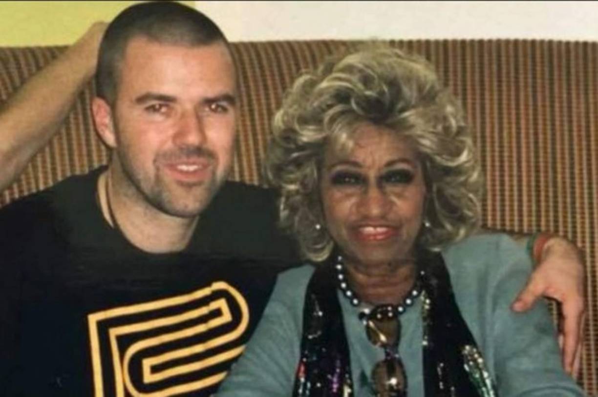 Donés compuso temas para famosos como Celia Cruz (Dos días en la vida), Ricky Martin (Cambia la piel). También inspiró a la canadiense Alanis Morissette en su tema Everything, en cuyo video aparece Pau.