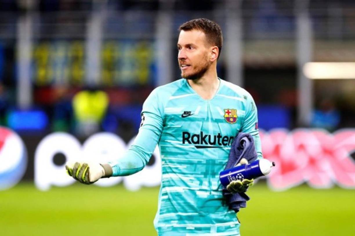 El portero del Barcelona, Neto, cuenta con el interés de clubes ingleses tanto del Arsenal como del Everton, según el diario 'Sport'. Ambos clubes están siguiendo al jugador de 32 años, que podría dejar el Camp Nou por unos 15 millones de euros este verano. El Villarreal también se ha vinculado con Neto, con el portero azulgrana ansioso por una salida que le permita jugar con regularidad.<br/><br/>Foto - EFE