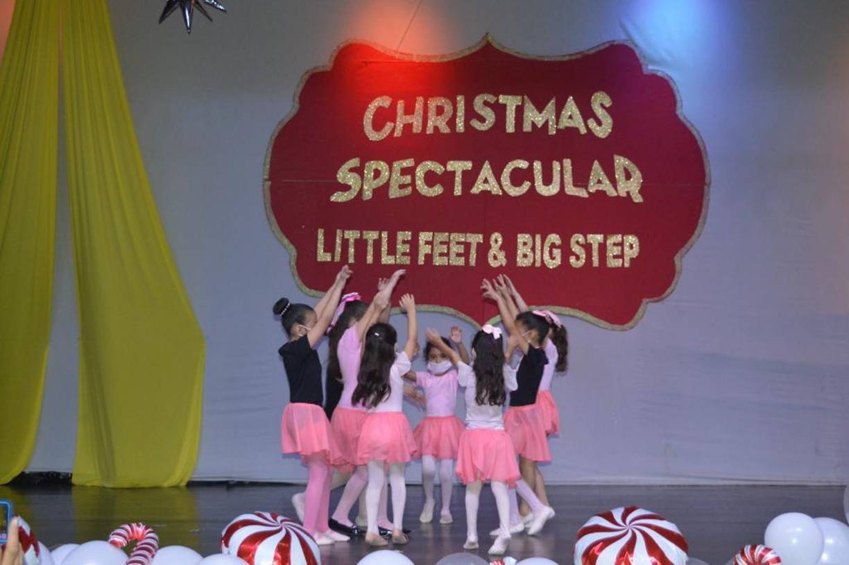 Las alumnas de preparatoria de la clase de electiva deleitaron con una presentación de ballet