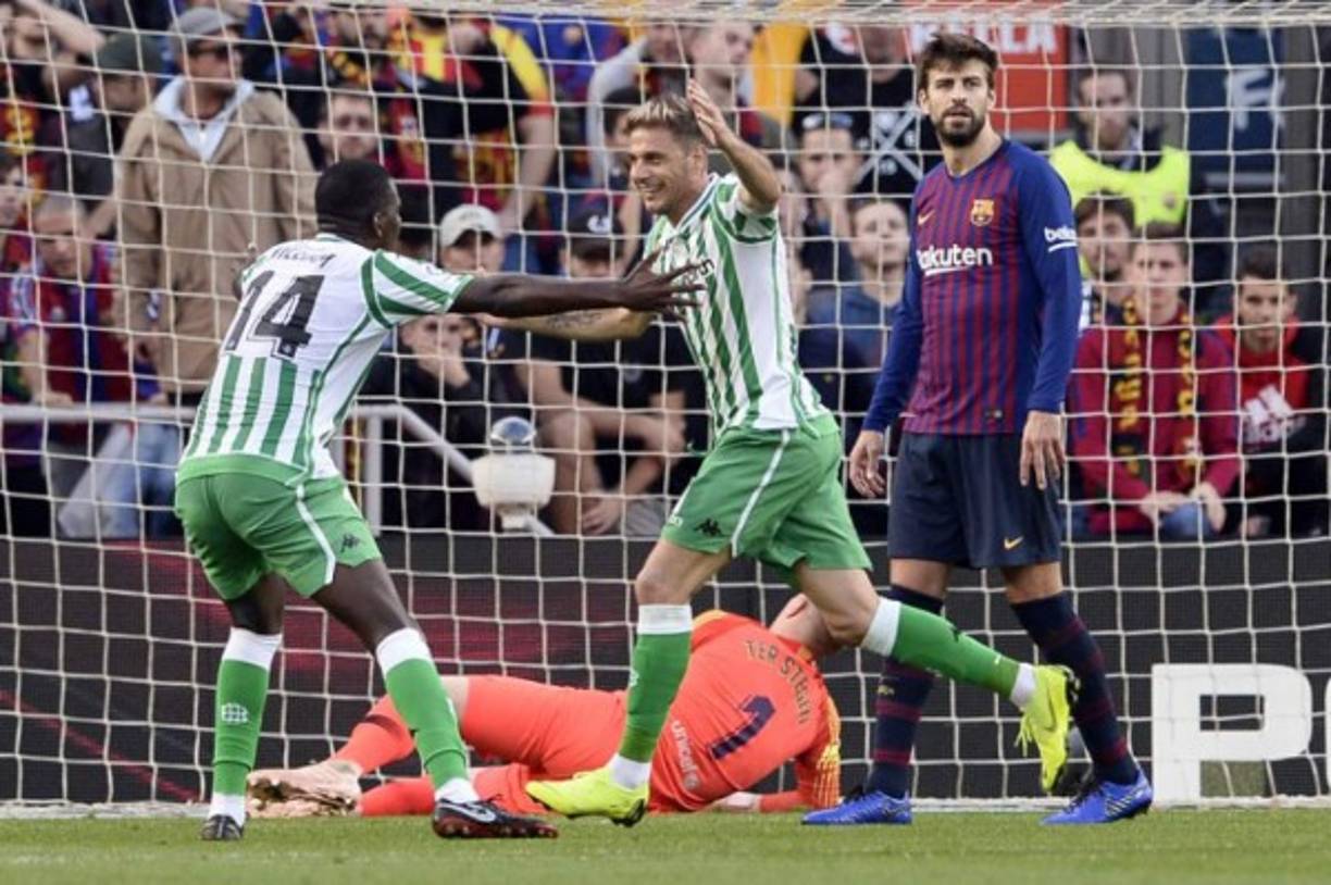 Joaquín en el minuto 24 se encargó de anotar y poner el 2-0 a favor del Real Betis ante Barcelona.