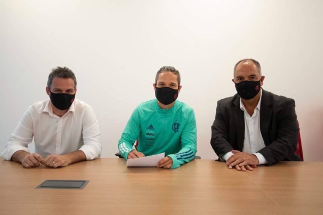 El centrocampista brasileño Diego Ribas renueva con el Flamengo por una temporada más. Desde que llegara en 2016, el exjugador del Atlético de Madrid ha conseguido una Libertadores, una Liga Brasileña y una Supercopa.