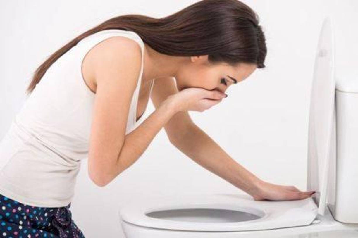 B. Clave: Si un niño o joven evita comer en presencia de otros o se retira rápidamente después de las comidas para ir al baño, esto podría indicar que está ocultando hábitos alimenticios desordenados. 