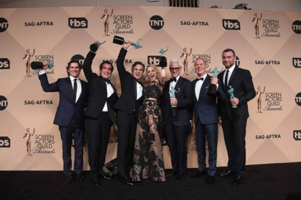 El mejor elenco de una película lo ganó Spotlight, una película que narra con maestría una investigación de The Boston Globe deja sin argumentos a los agoreros que predican el fin del periodismo de calidad.<br/><br/>