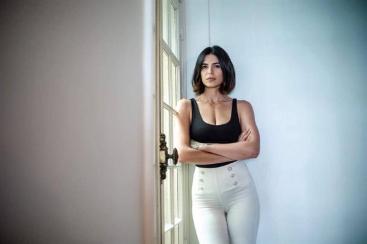 La joven de 29 años de edad dice que ha intentado quitarse la vida tres veces. Las tres desde que vive en París.