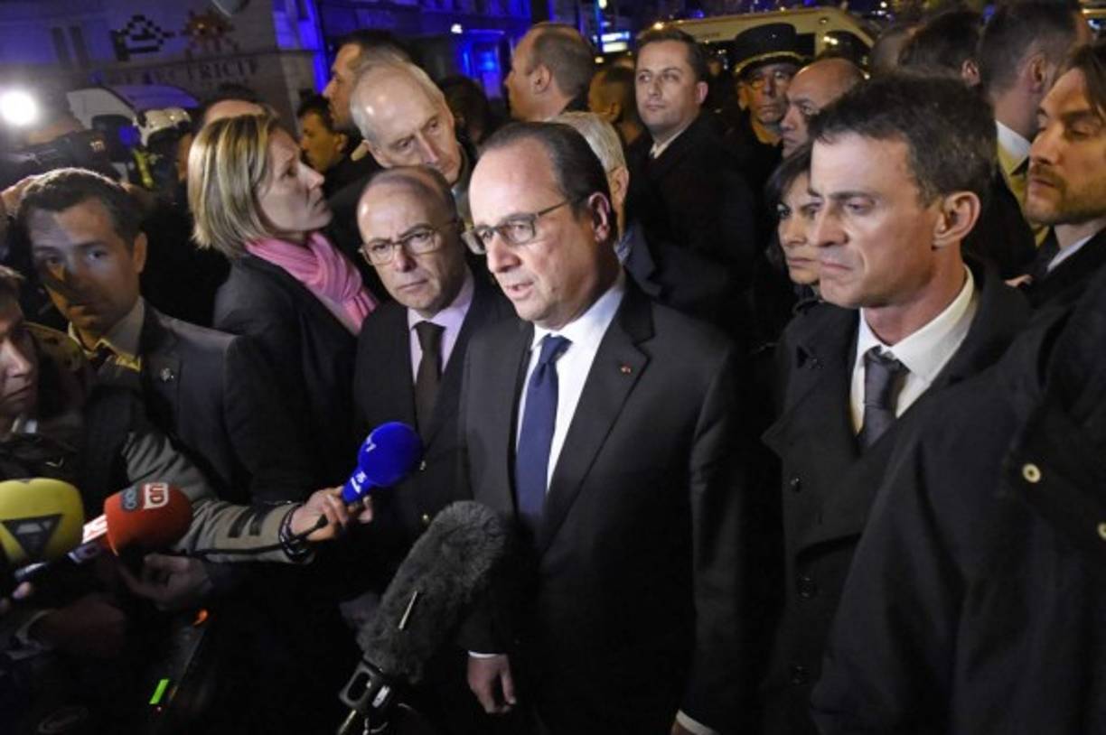 El presidente francés, François Hollande, ha llegado ya a la sala, junto al primer ministro, Manuel Valls, y los titulares del Interior, Bernard Cazeneuve, y Justicia, Christiane Taubira.