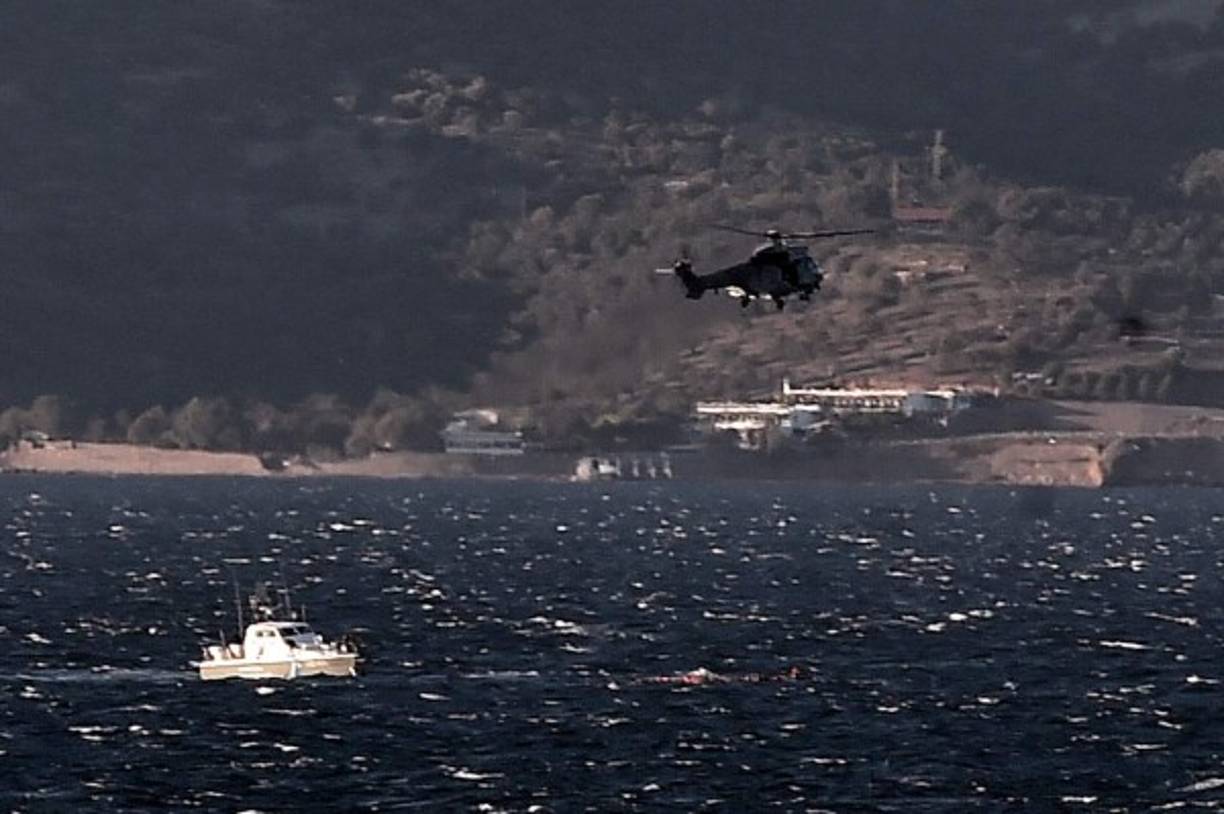 La guardia costera italiana rescató a varios migrantes luego de que sus botes se hundieran.