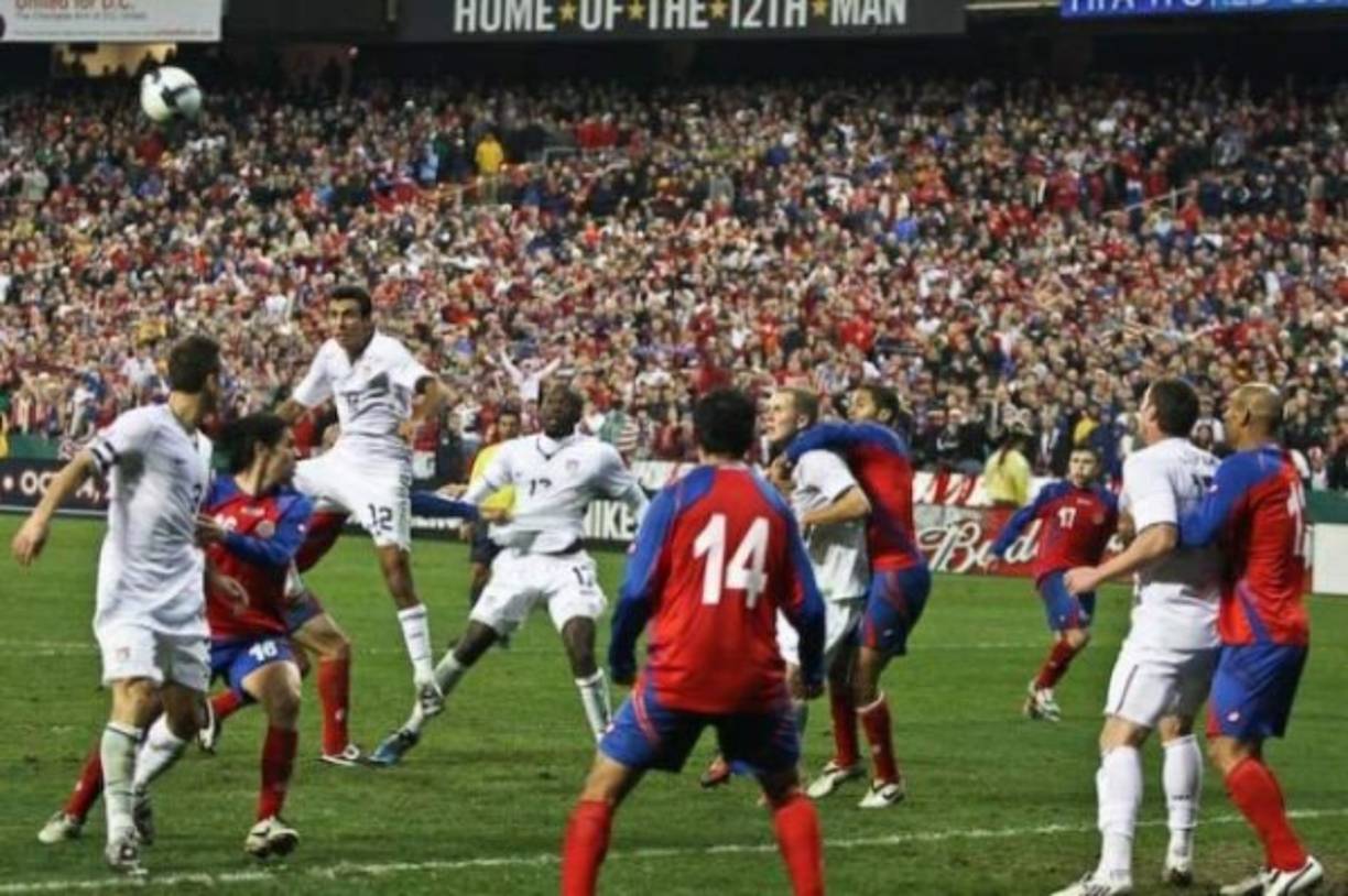 Jonathan Bornstein amargó a Costa Rica con su gol al minuto 94 y los mandó al repechaje, mientras que Honduras volvió a una Copa del Mundo.