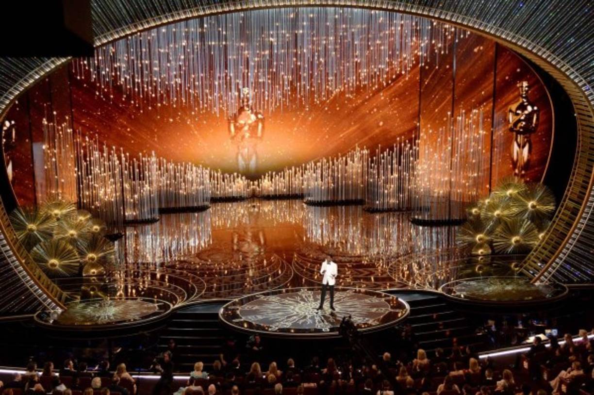 Su presentador, el humorista Chris Rock, no tardó ni un segundo en abordar la ausencia de nominados negros en las principales categorías por segundo año consecutivo.