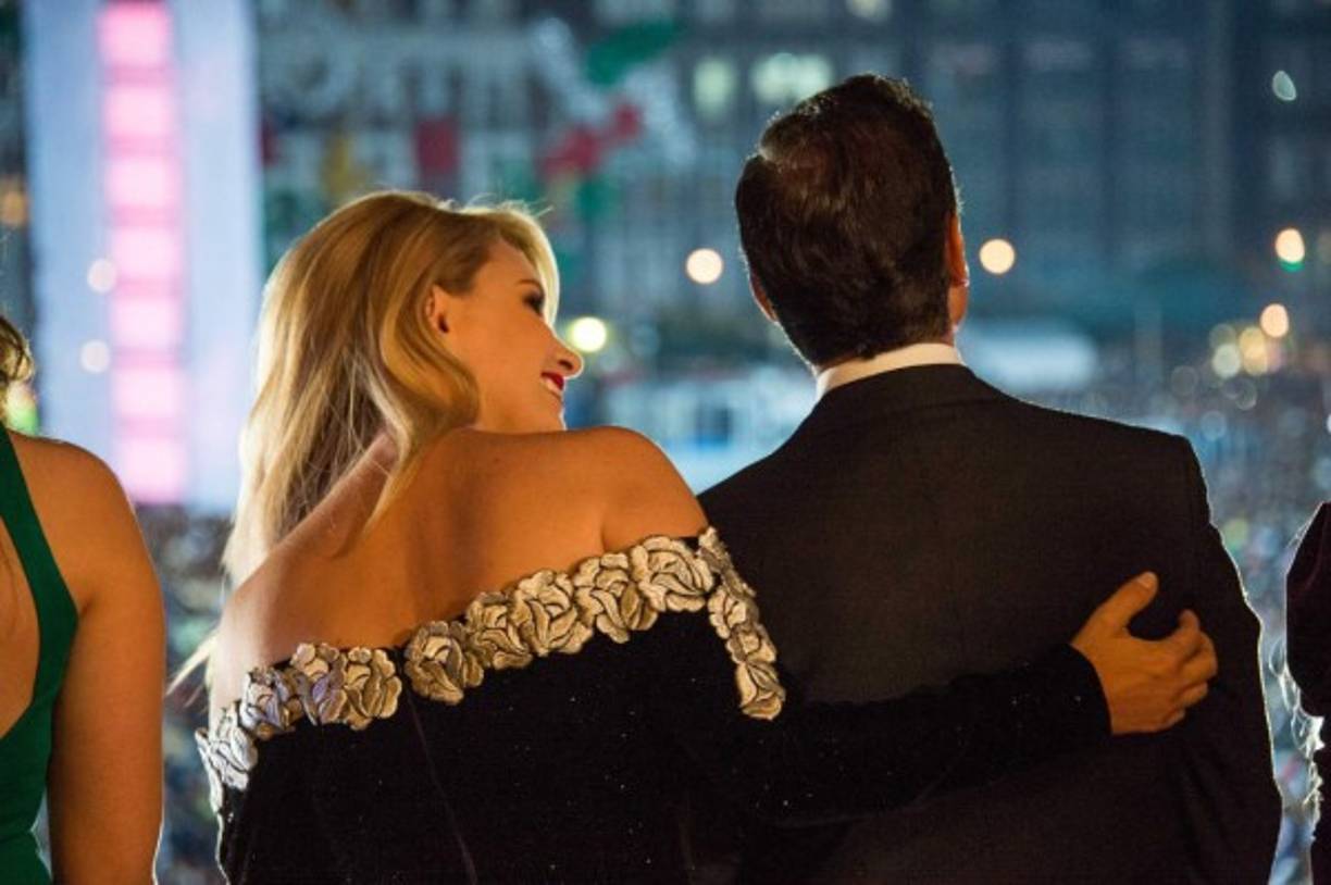 Medios mexicanos destacaron que el color negro del vestido de la primera dama fue elegido para rendir homenaje a las víctimas del potente terremoto que estremeció el sur de México hace dos semanas.