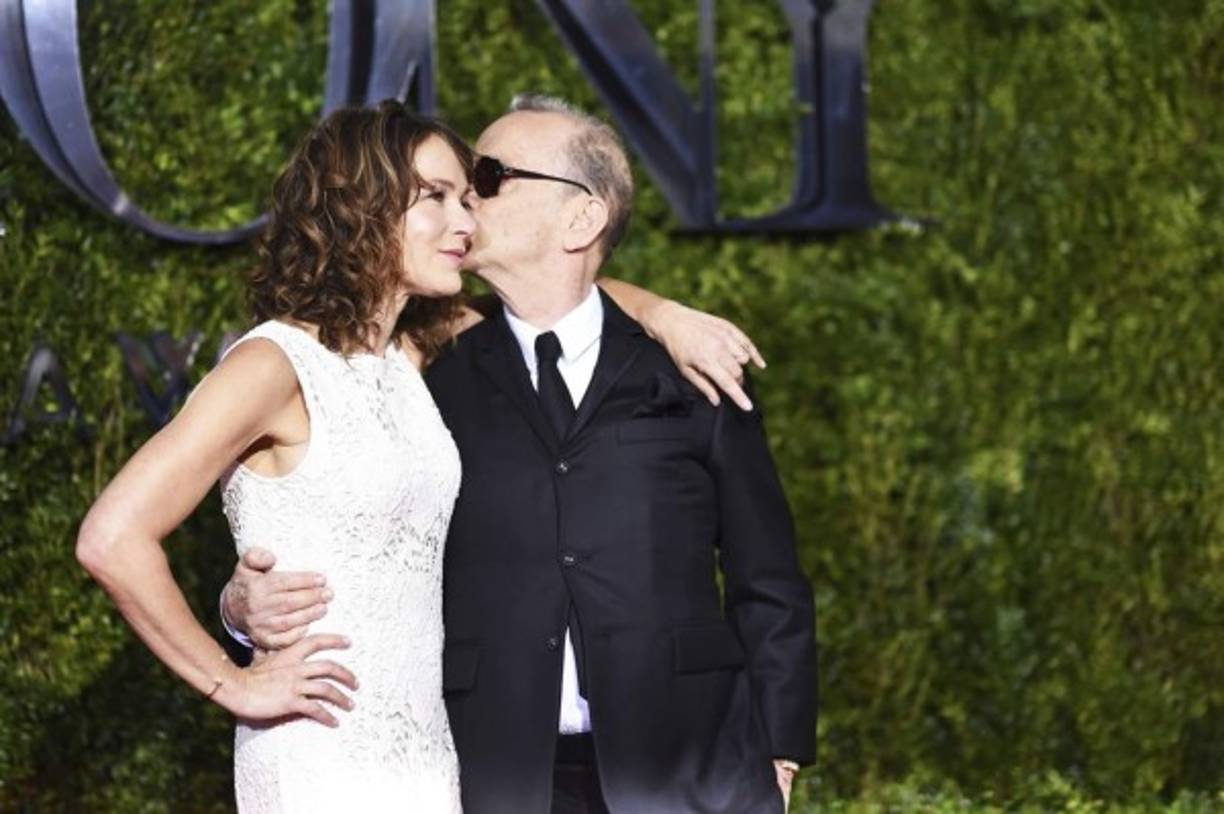 Jennifer Grey de blanco.