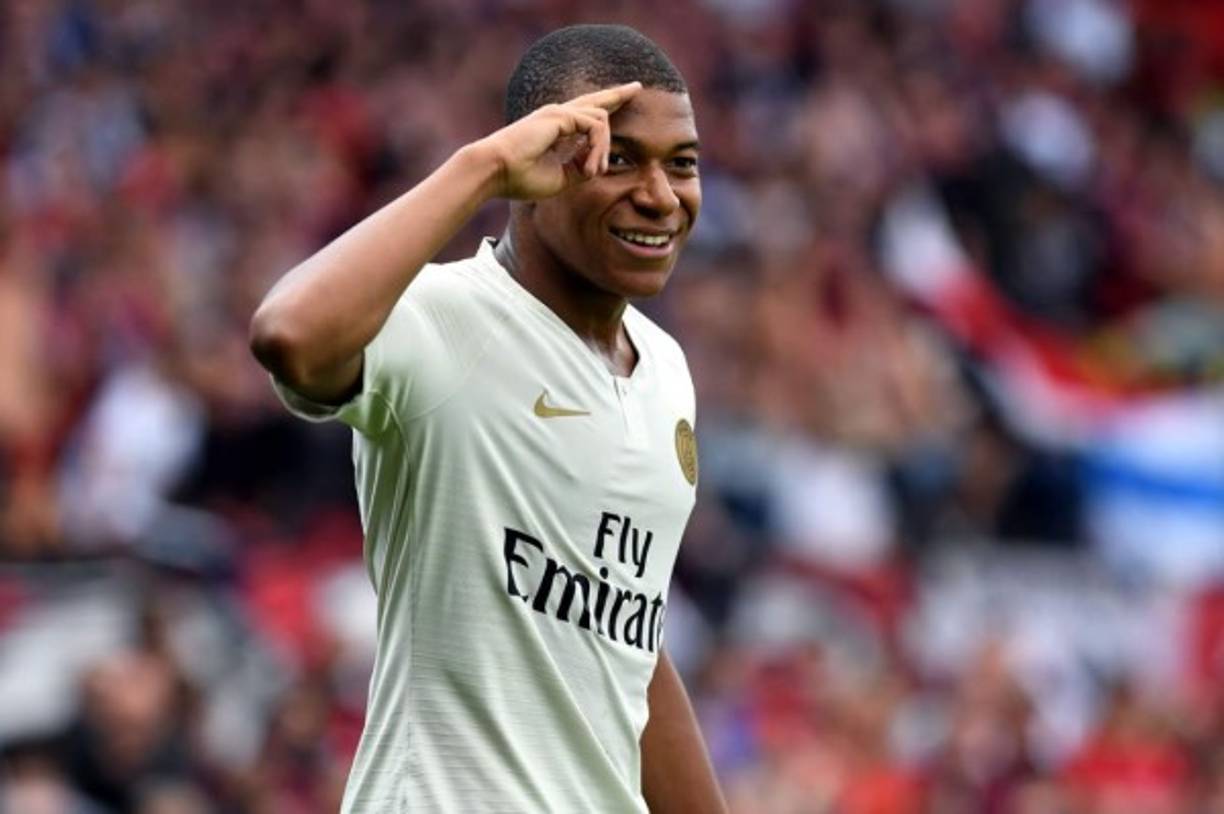 El diario Mundo Deportivo asegura que el nombre de Kylian Mbappé vuelve a aparecer en la agenda del Real Madrid. El conjunto blanco, atento por si la UEFA castiga al PSG por el ‘fair play’ financiero. Si la UEFA obliga al PSG a generar ingresos, podría liberar a Mbappé.