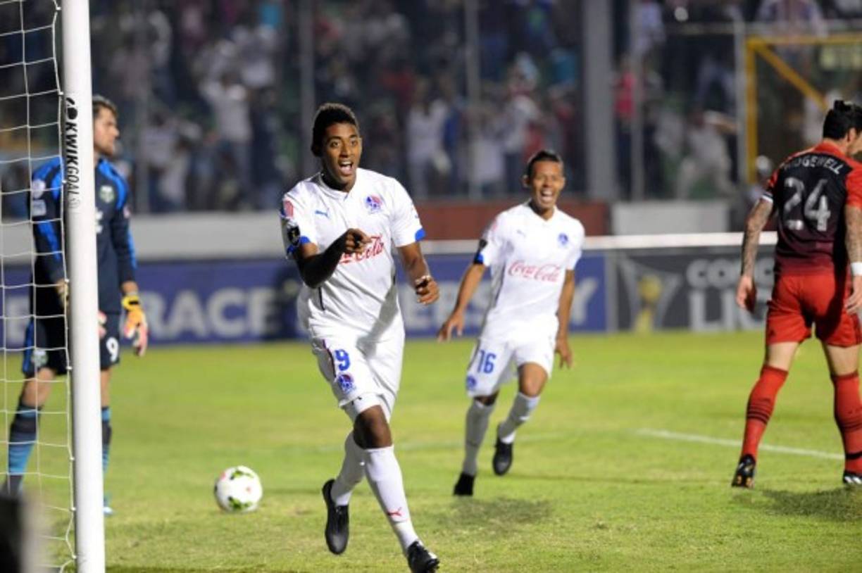 Secuencia de la celebración del 'Choco' Lozano tras marcar el 2-0 del Olimpia.