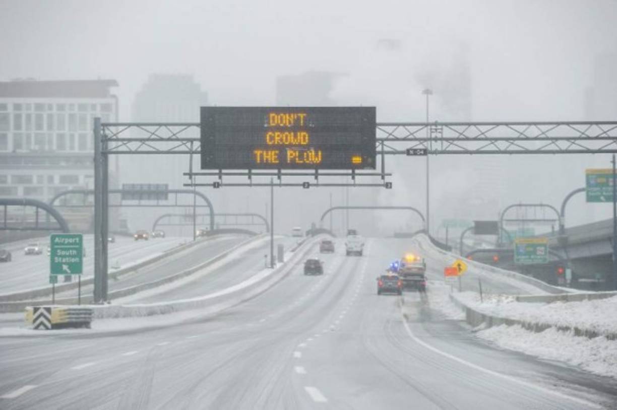 Ice and snow cover Interstate 93 through the city during Winter Storm Harper in Boston, Massachusetts on January 20, 2019. (Photo by Joseph PREZIOSO / AFP)