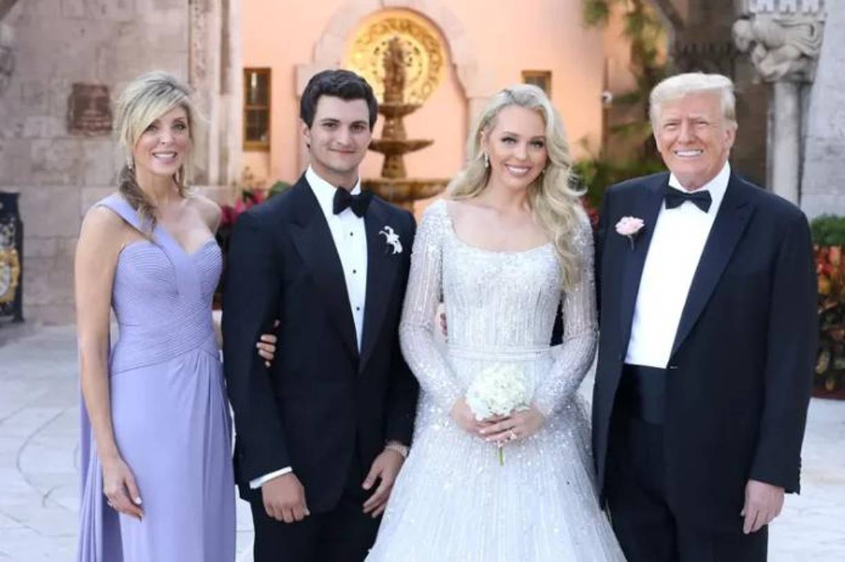 Marla Maples, la segunda de las tres esposas que ha tenido Trump, participó en la organización del enlace de su hija, de acuerdo con medios de prensa.