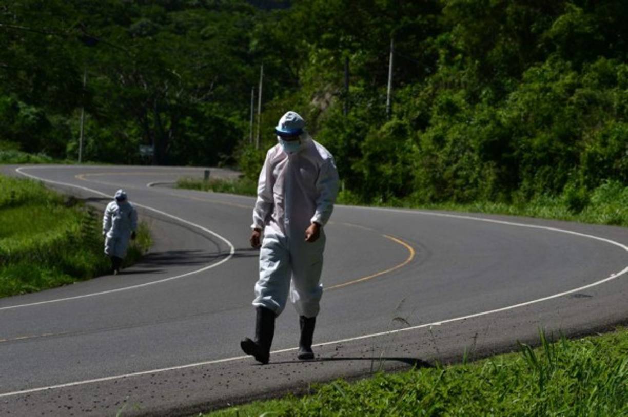 Los sepultureos han tenido que cumplir con los protocolos de bioseguridad para enterrar a los fallecios con COVID-19.