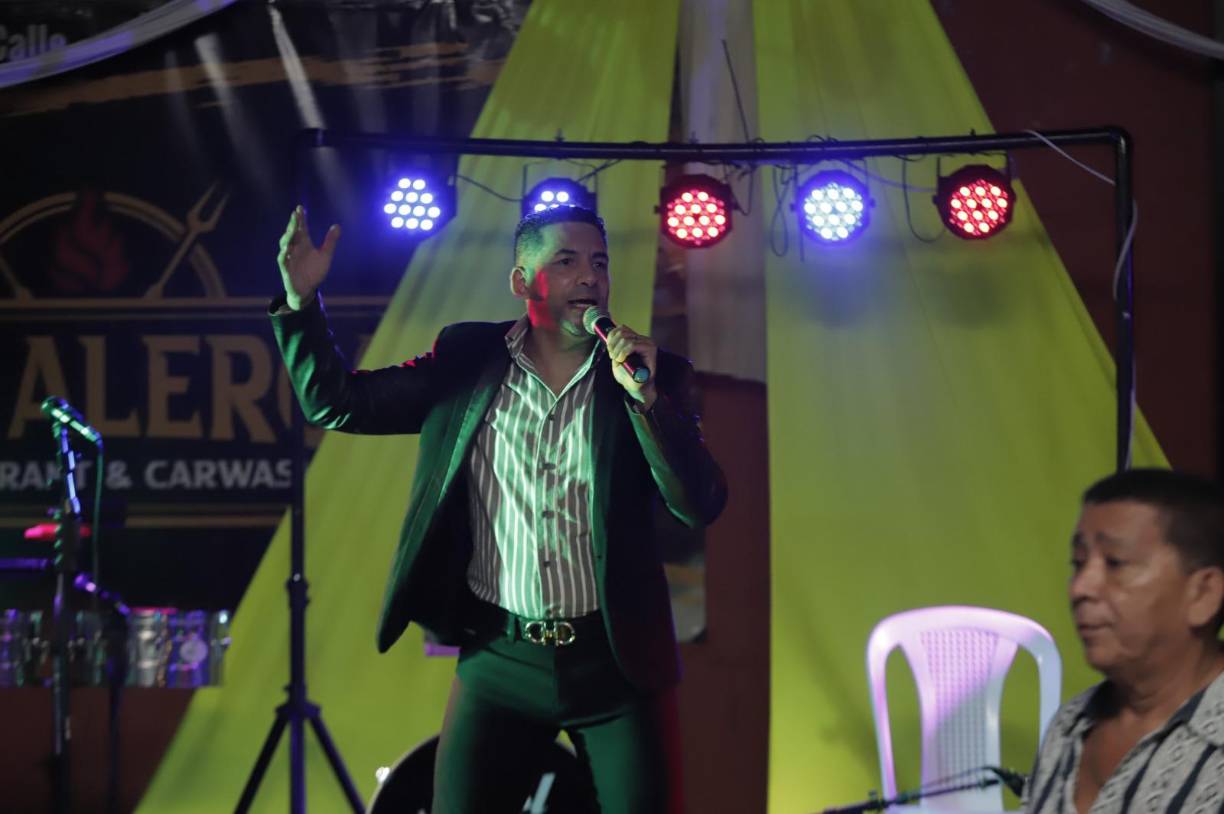 Elmer Duarte también se lució en el escenario. 