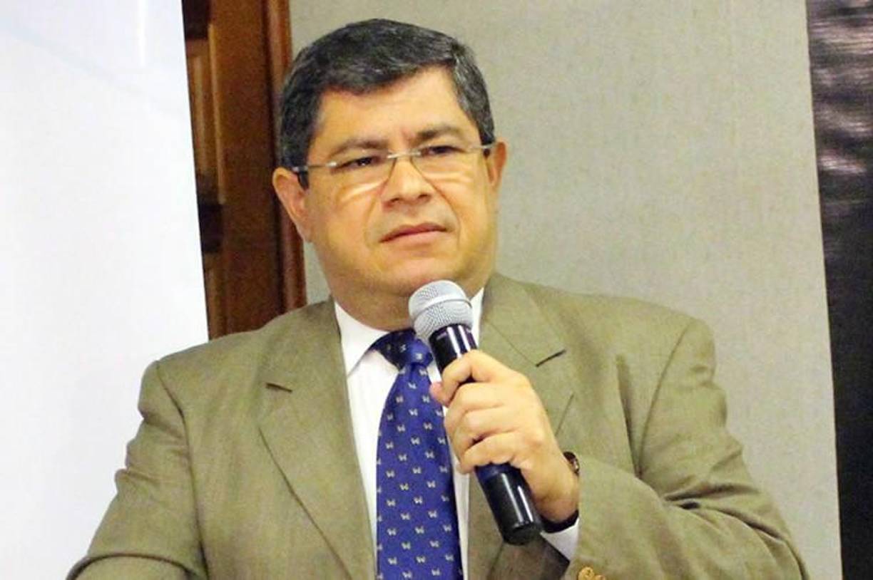 Las indagaciones revelan que “pese a saber que no había fondos suficientes, amenazaron con despidos en la institución benemérita y gestionaron transferencias de las alcaldías del Distrito Central y San Pedro Sula a las cuentas del Cuerpo de Bomberos para concretar la estafa”. 