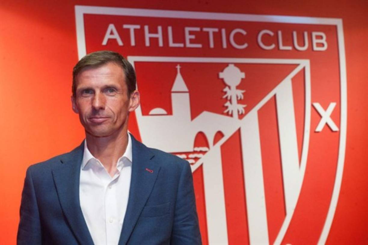 José Ángel 'Cuco' Ziganda ha sido presentado este mediodía como entrenador del Athletic de Bilbao al menos para las dos próximas temporadas. 'Tengo una posibilidad maravillosa de dirigir el primer equipo. La gente que me conoce sabe de sobra la ilusión que tengo para entrenar y lo que me supone estar en un club como este. Lo conozco, lo siento y, prácticamente, lo venero. Me identifico al 100% con sus valores', ha dicho.
