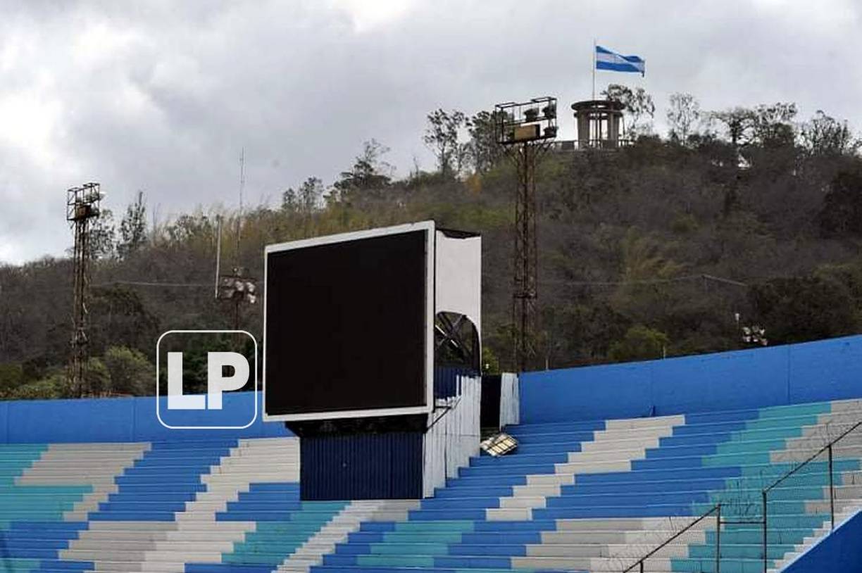 De la estructura, hubo una revisión general y daños actuales, se colocó una base como soporte provicional para el muro de bloque en la parte superior de sol, se reinstaló la barda de lámina.