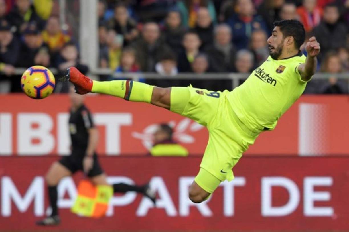 El uruguayo Luis Suárez buscó de todas formas el gol, pero no pudo marcarle al Girona.