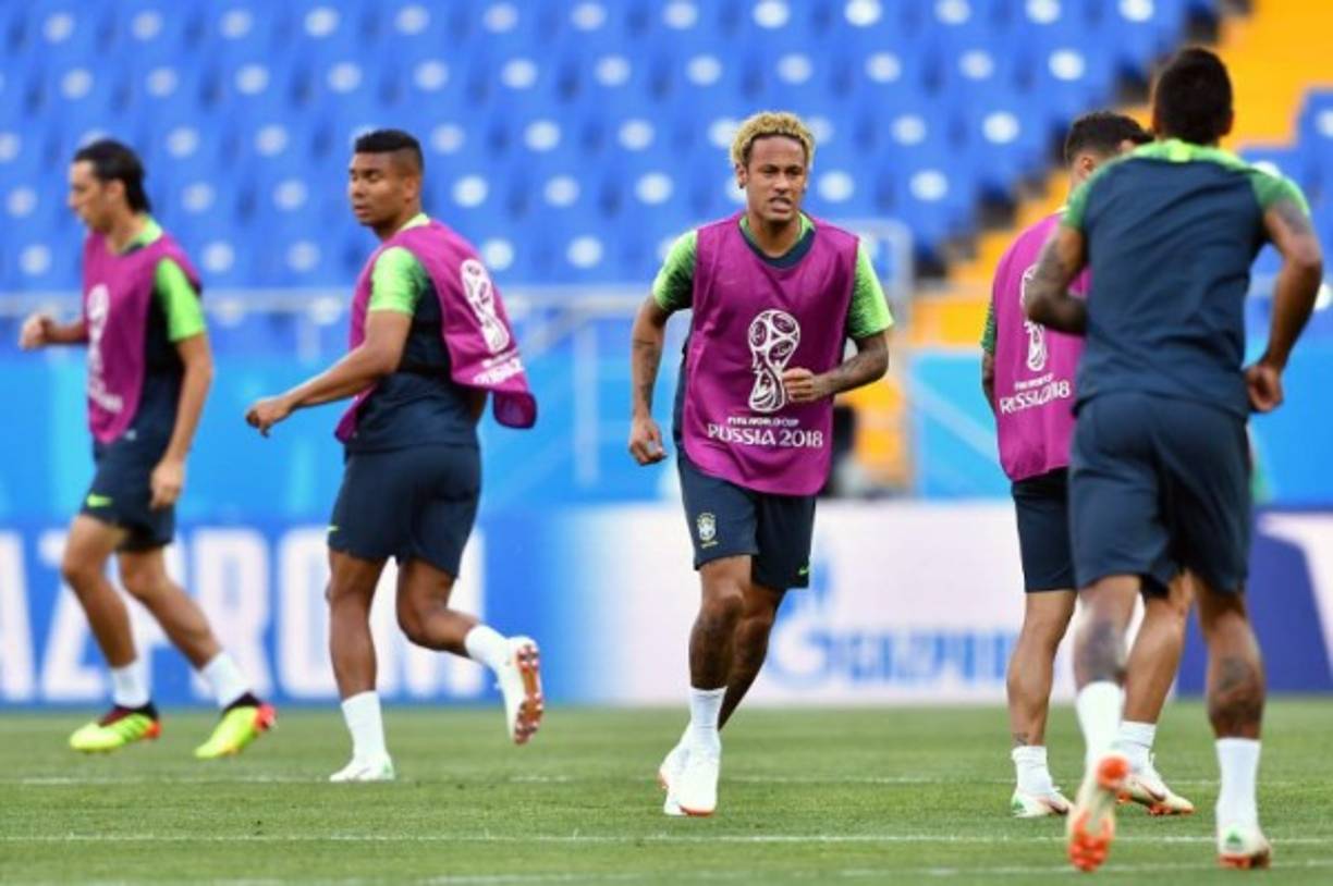Neymar en el entrenamiento de ayer con la selección de Brasil.