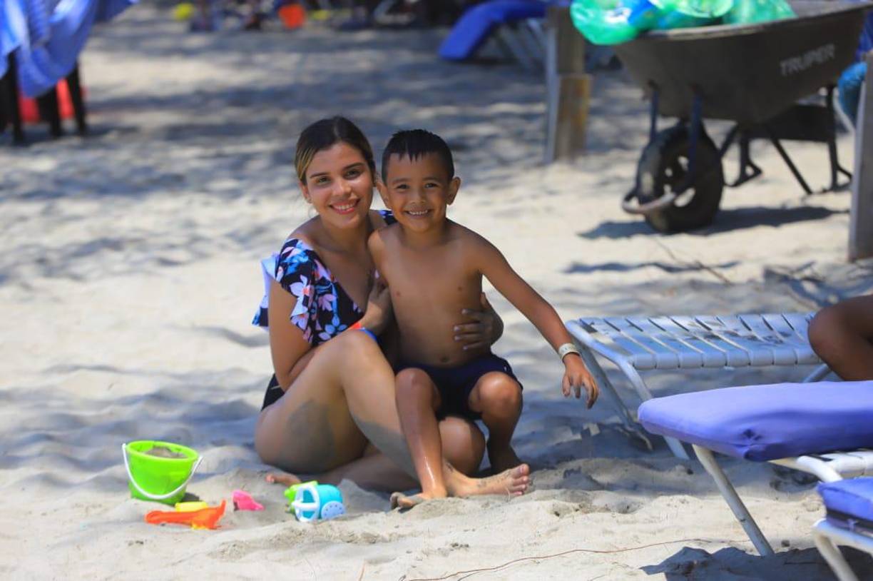 Fotos: Playas de La Ensenada atraen a miles este Viernes Santo