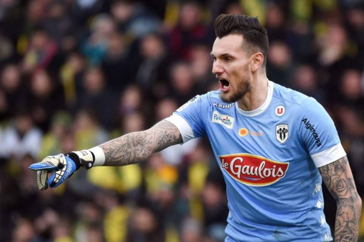 Tras oficializar el fichaje de Sergio Rico este verano, el PSG busca ahora un tercer portero para el equipo. Según informa L'Équipe, el francés Alexandre Letellier de 29 años sería el elegido. El portero ha terminado contrato con el club en el que estaba en la Ligue 2, Orleans, por lo que se encuentra libre para negociar.