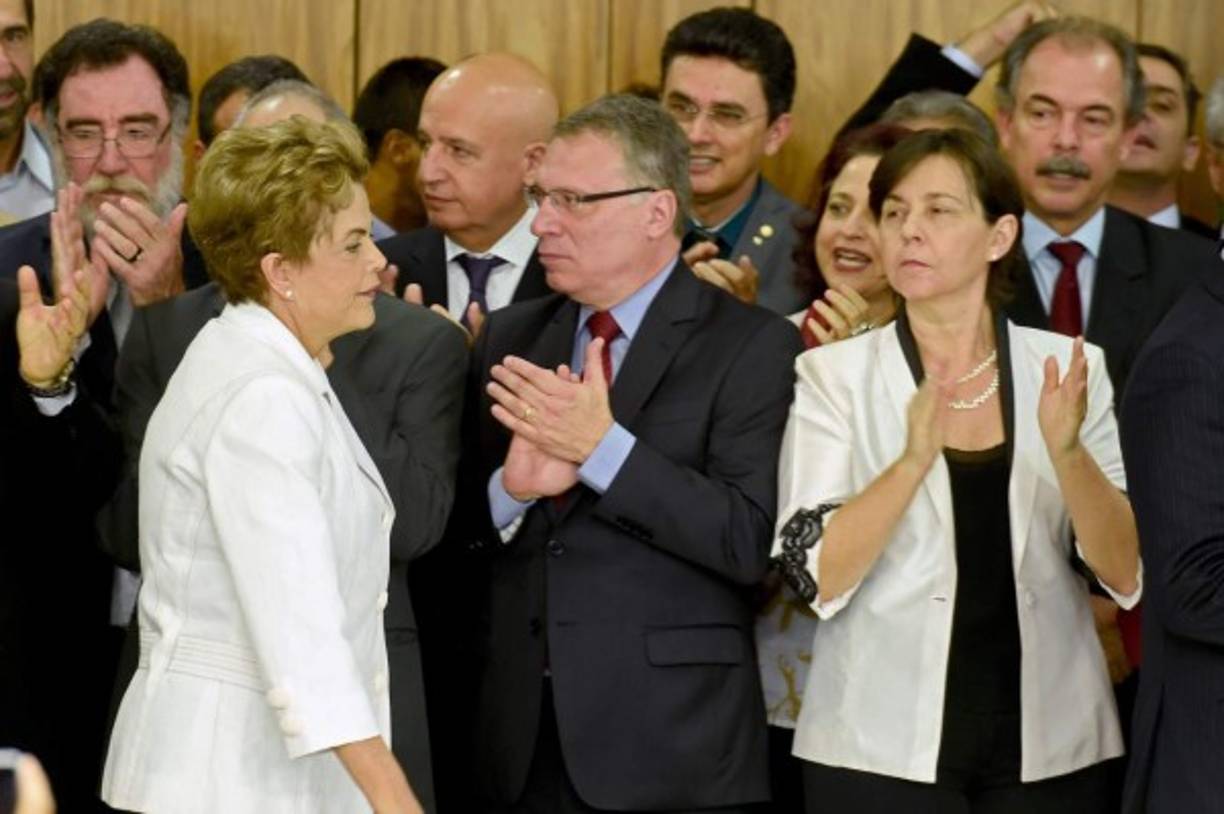 Dilma Rousseff fue acompañada por piezas claves de su gobierno al dirigirse a los brasileños.