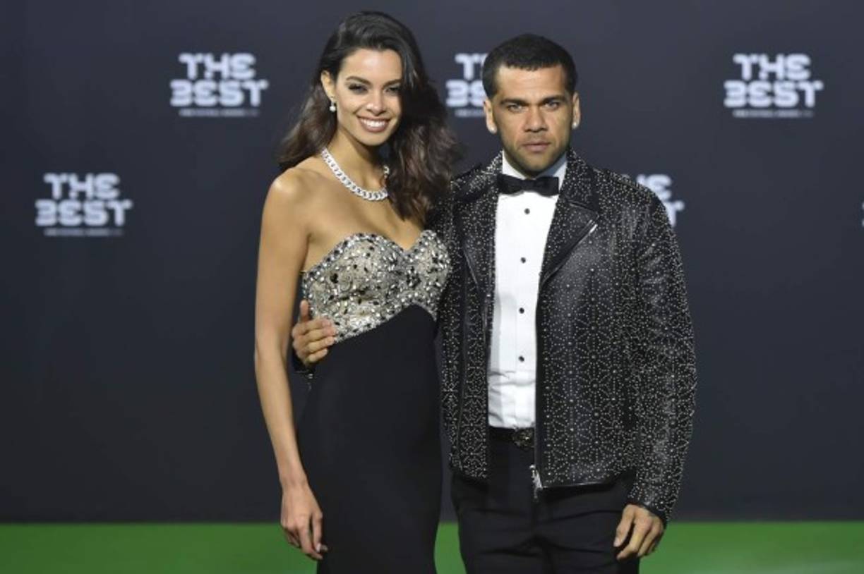 Dani Alves y su pareja Joana Sanz.