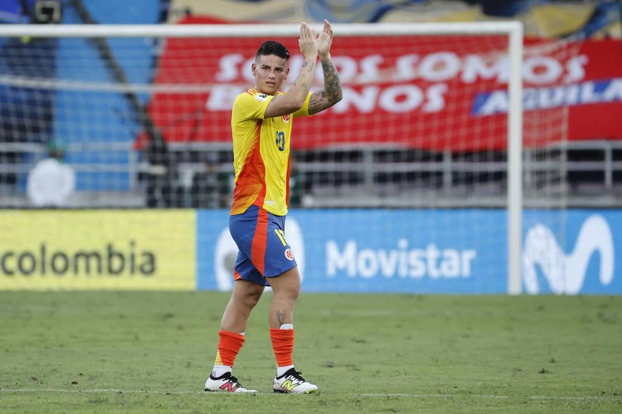 James Rodríguez salió de cambio y recibió una enorme ovación de los aficionados colombianos.