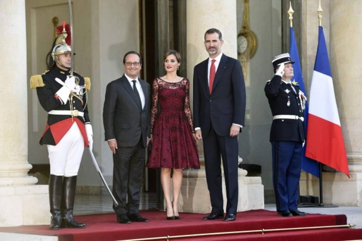 El mandatario francés ofreció una cena de gala en honor a los reyes españoles en el Elíseo.