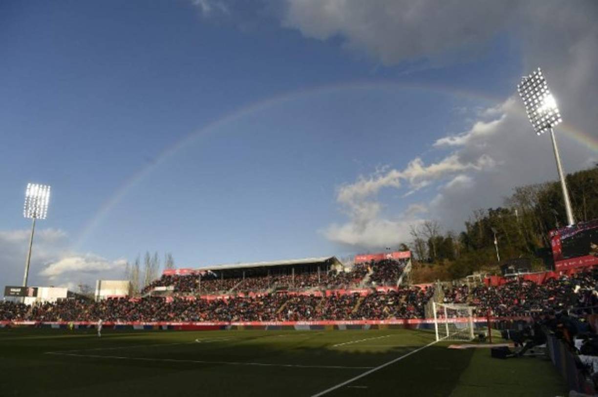 El estadio Municipal de Montiilivi lució sus mejores galas para recibir al Barcelona.