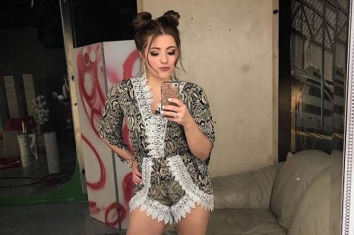 La guapa hondureña Debbie Bertrand decidió hacerse un cambio en su apariencia y ha sorprendido a sus seguidores.