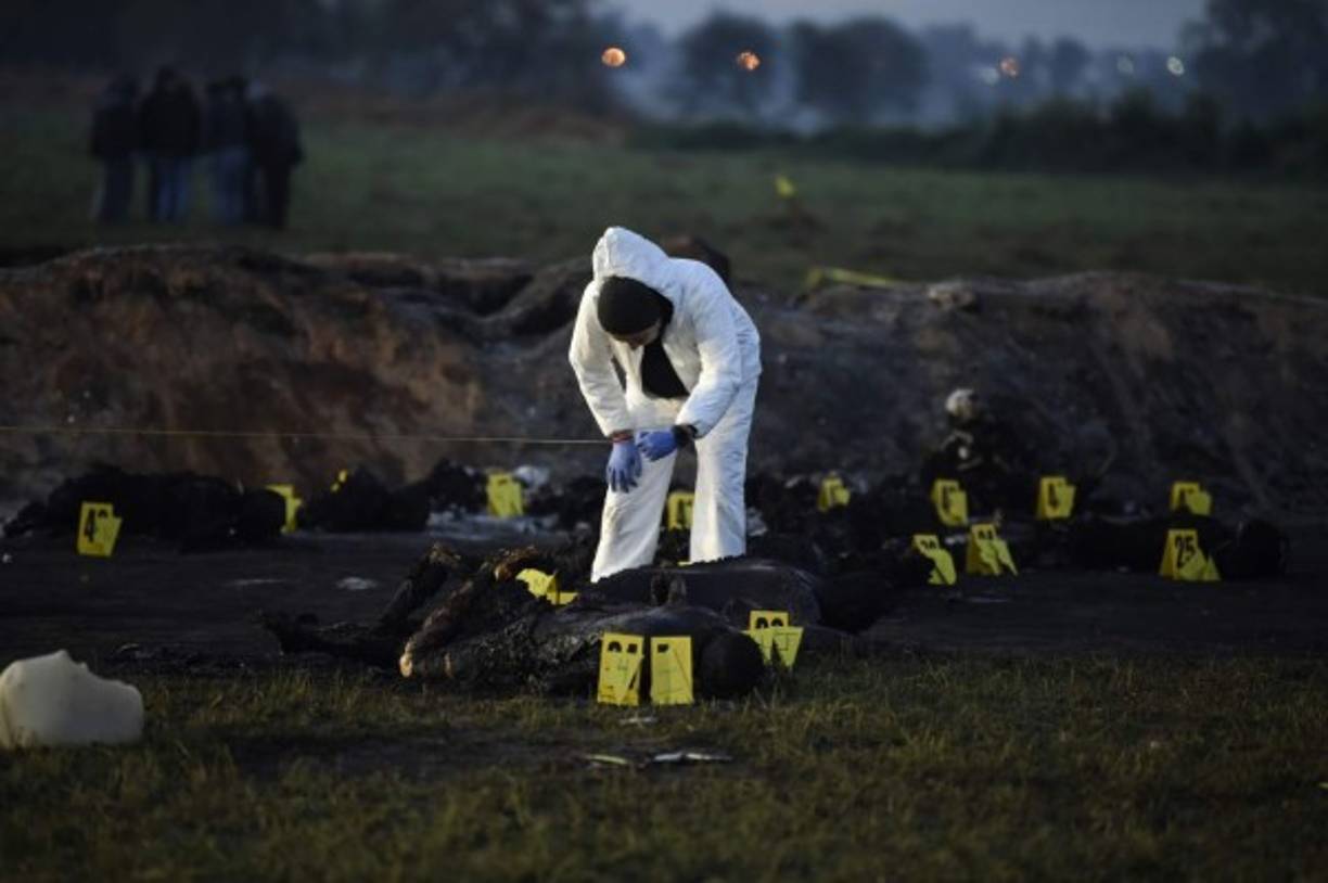 En el lugar, donde aún se encuentran algunos cuerpos calcinados ya no hay familiares ni curiosos, solo se ve maleza quemada.