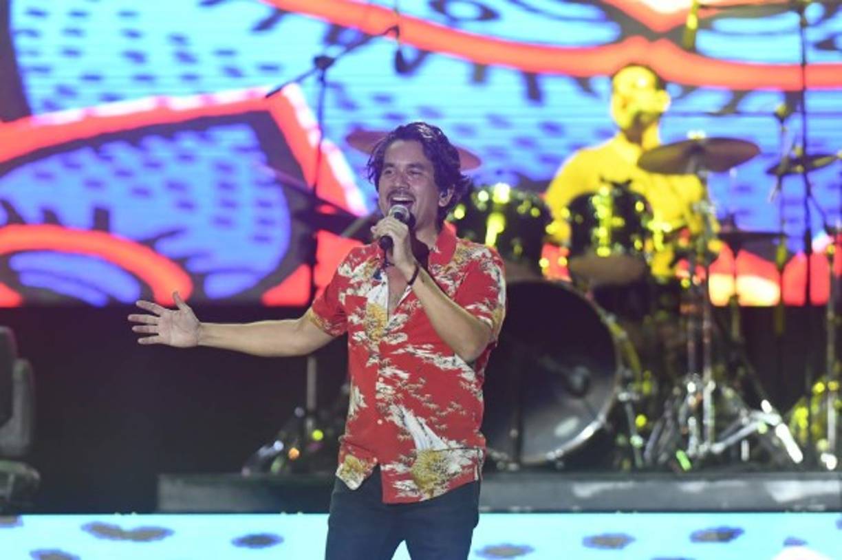 La tercera edición del Festival Noche del Sabor atrajo a miles de hondureños que se dieron cita en las instalaciones de Expocentro el fin de semana. <br/><br/>Jorge Villamizar, del grupo Bacilos, hizo vibrar al público cuando subió al escenario para interpretar algunos de los éxitos de la agrupación.