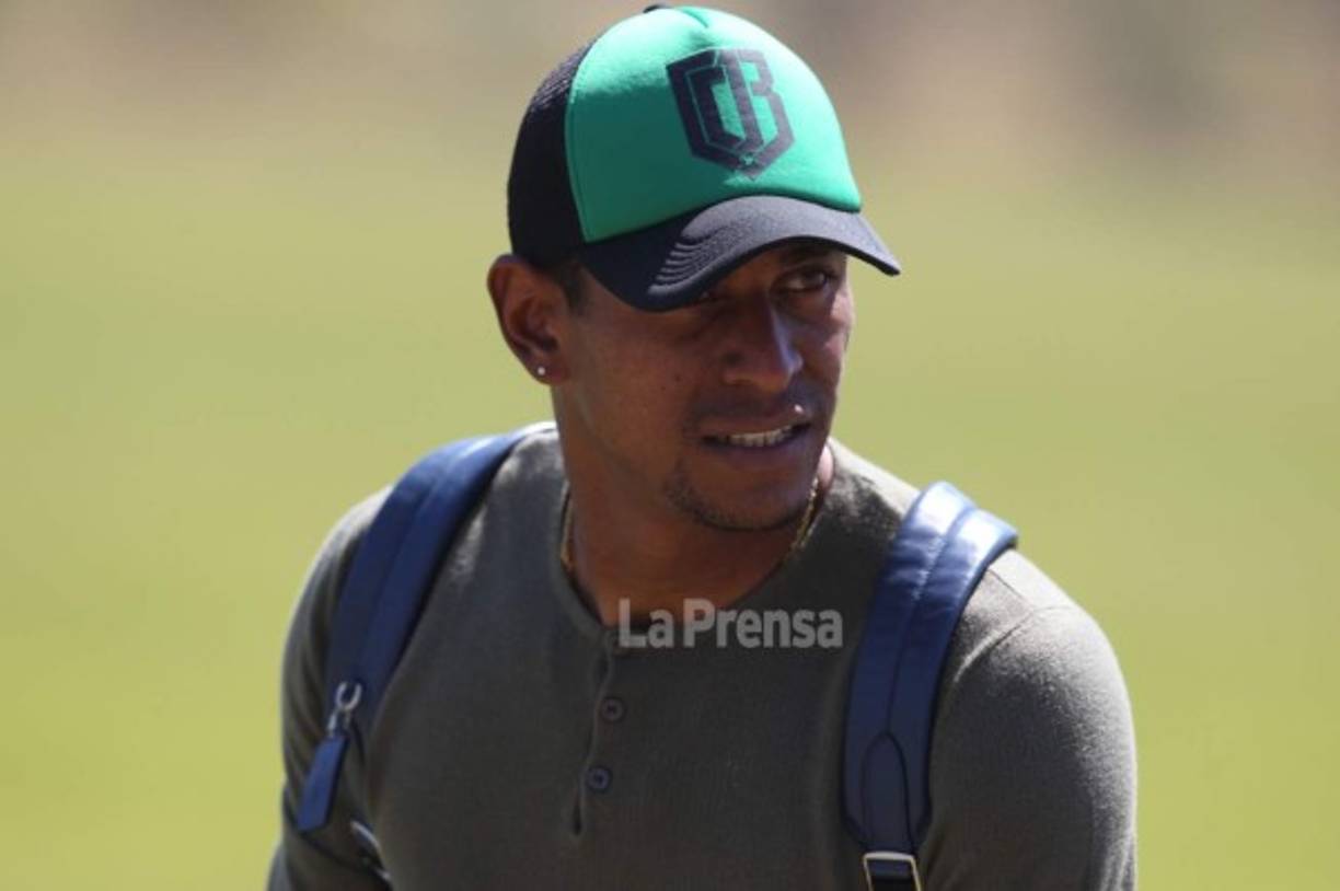 Carlo Costly: Tras la eliminación del Olimpia en semifinales, el delantero cuenta con futuro incierto ya que en su momento señaló que se iría del equipo si no lograban el título. 'No se retira todavía, tiene seis meses más con Olimpia, veremos qué sucede', indicó su esposa.